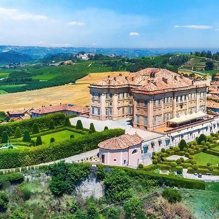 Готель Castello Di Guarene Екстер'єр фото