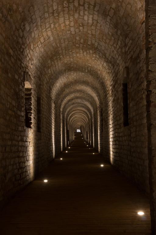 Готель Castello Di Guarene Екстер'єр фото