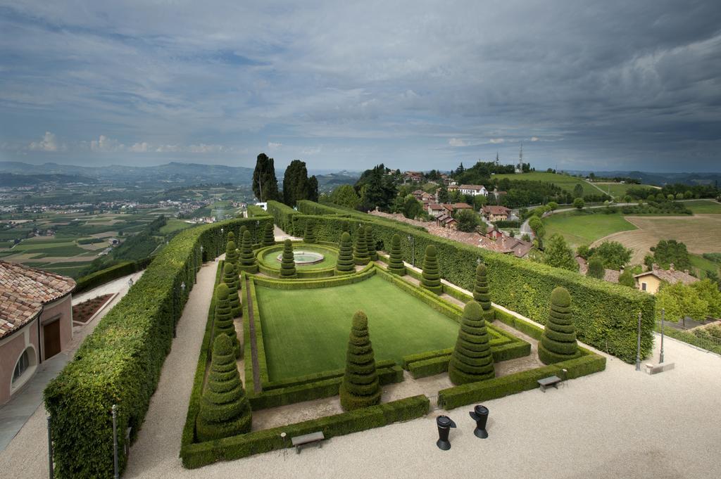 Готель Castello Di Guarene Екстер'єр фото